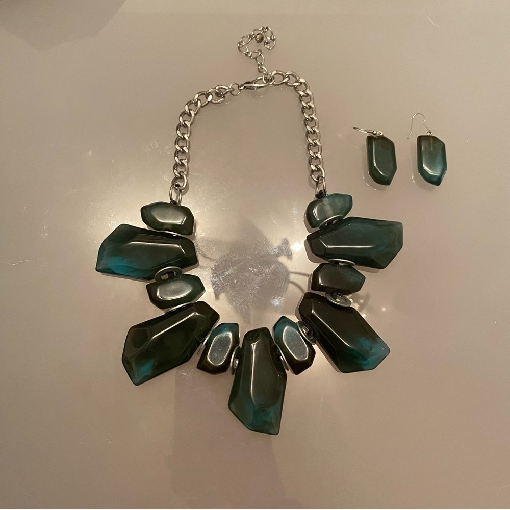 Emerald Green Chunky Necklace and Earings - Costume